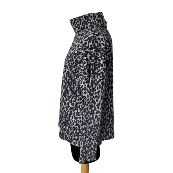 Vince Camuto Leopard Print Gray & Black Knit Turtleneck Sweater Womens L - Picture 2 of 11